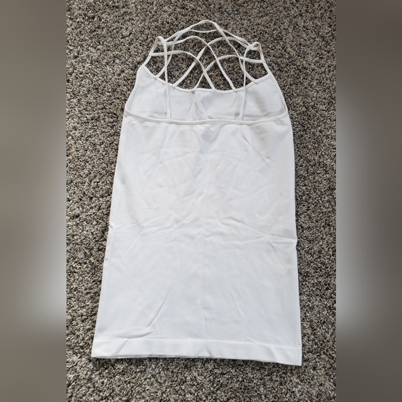Strappy Yoga Athletic Tank Top - Picture 3 of 3